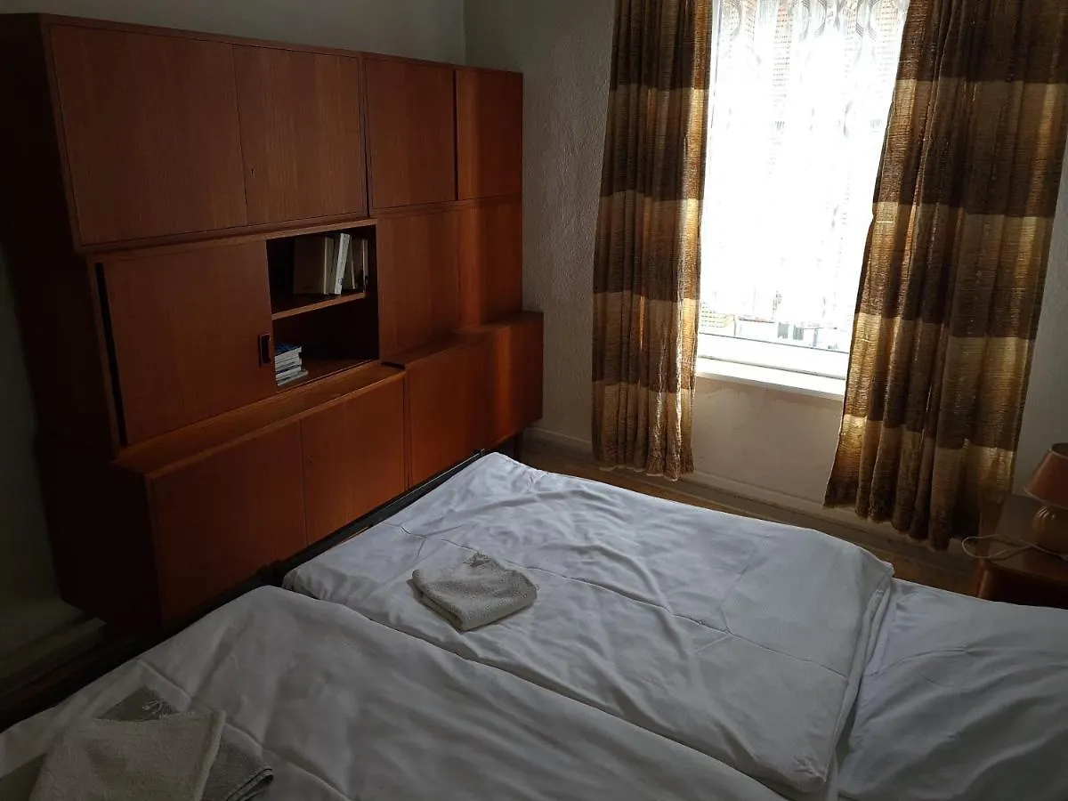 Bed & Breakfast Altstadthotel Zum Goldenen Anker Lubeck Germany